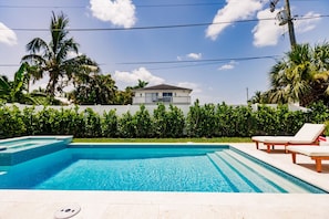 Heated Pool, Heated Spa, Lounge Chairs, Fully Fenced.