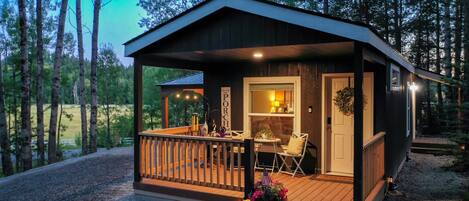 Welcome to Aspen Grove Oasis, our all-new tiny cabin in Hayden, Idaho – just 14.5 miles from Coeur d’Alene.