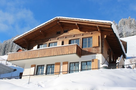 Ferienwohnung Chalet Milly, 1. Stock, mit Balkon und Terrasse