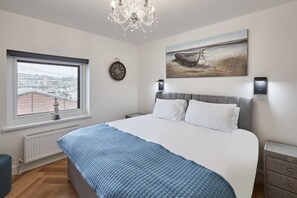 Wadsworth Cottage, Whitby - Host & Stay