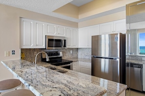 23-Majestic-Sun-209B-Kitchen