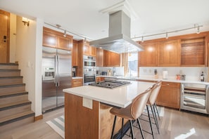 Fabulous full kitchen