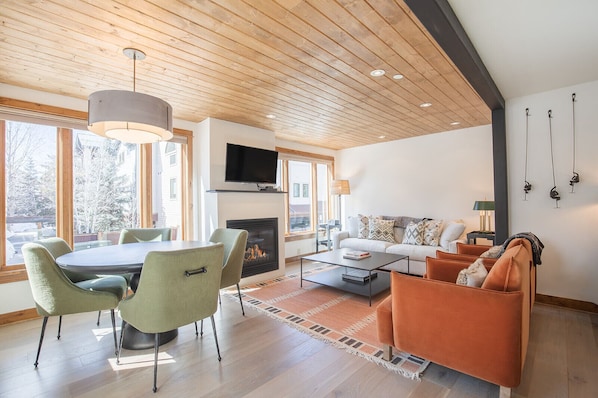 Quiet corner unit with great natural light