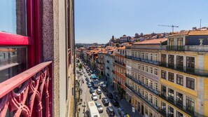 Although the apartment is located in one of the most iconic streets in Porto, you won't be disturbed by the busy atmosphere since the flat is on a 5th floor with well insulated windows. #citylife #airbnb