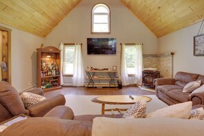 Great Room | Smart TV | Gas Fireplace | Wet Bar