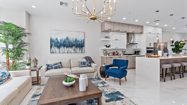 Uptown Luxury on Audubon - a SkyRun Sarasota Property - 