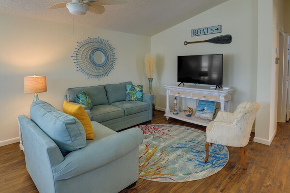 Jensen Beach Vacation Rental | 2BR | 2BA | 875 Sq Ft | Stairs Required to Enter