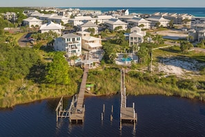 21-Villa-Lago-Drone-Docks-Beach