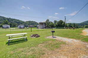 Picnic Area | Charcoal Grill | Fire Pit