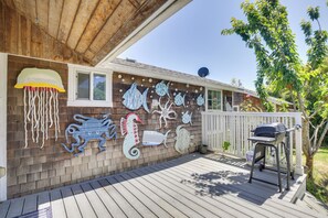 Deck | Gas Grill | Private Yard