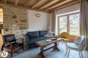 salon donnant sur le verger