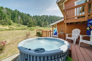 Private Hot Tub | Wraparound Deck | Gas Grill