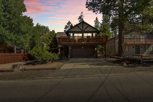 Enjoy a luxury cabin at Double Black Diamond
