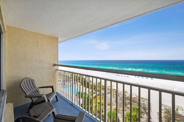 Balcony

Exact unit will be assigned upon arrival. Views, colors and decor may vary.