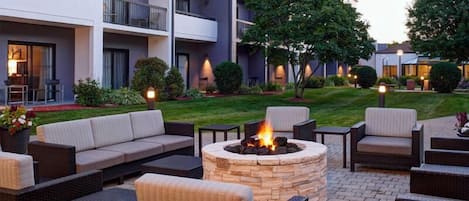 Outdoor fireplace