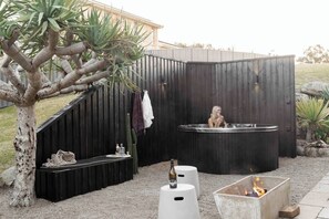 Outdoor spa tub