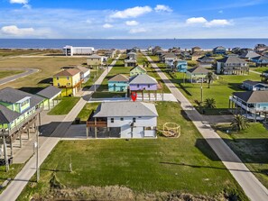Only a 3 minute walk to the beach!