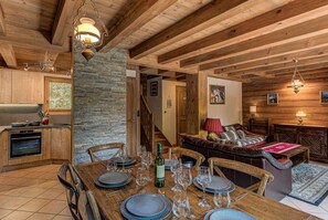 Dinning area Chalet Blackbushe