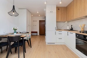 The kitchen's modern appliances make meal preparation easy.