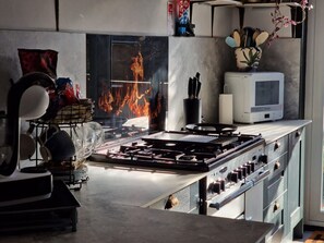 Fully equipped Kitchen flooded with Natural Light