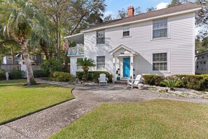 Ocean Jewell - Updated beach cottage