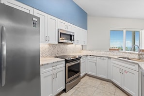 23-Crystal-View-304-Kitchen-Alt