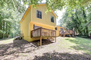 Backyard | 2 Decks | Gas Grill | Outdoor Dining Area