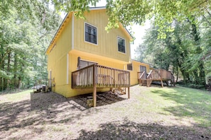 Backyard | 2 Decks | Gas Grill | Outdoor Dining Area