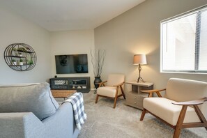Living Room | Central Heating & A/C | Smart TV