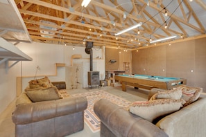 Game Room Barn | Pet Friendly w/ Fee