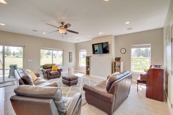 Pasco Vacation Rental | 6BR | 5BA | 5,100 Sq Ft | Stairs Required