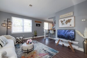 Spacious, bright living room