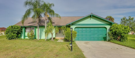Lehigh Acres Vacation Rental | 2BR | 2BA | 1,262 Sq Ft | Step-Free Access