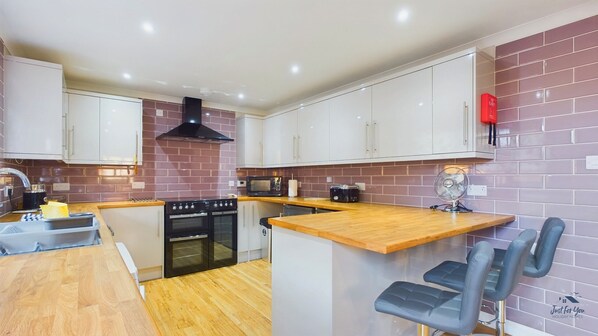 Dartmouth House, 4 bed holiday home, Totland Bay 