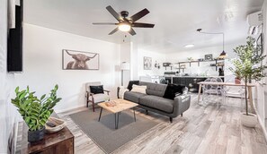LIVINGROOM