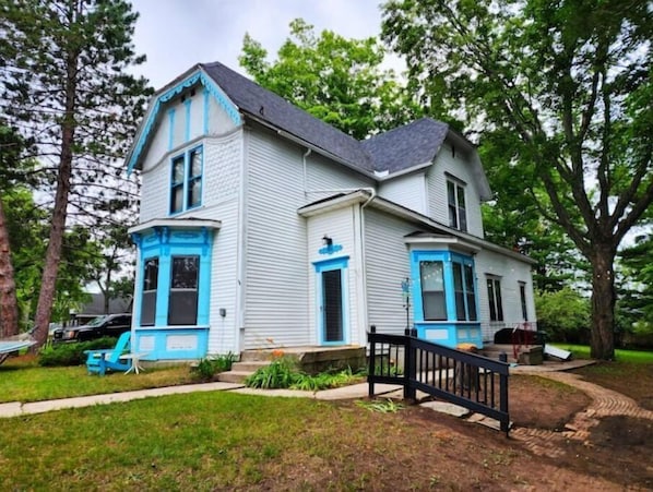Beautiful historic 1904 home, newly renovated. Riverfront.