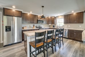 Kitchen | Keyless Entry | Central Air Conditioning