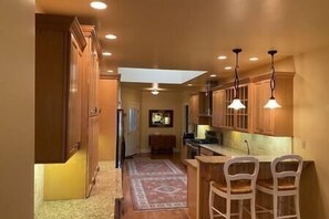 Kitchen (2)