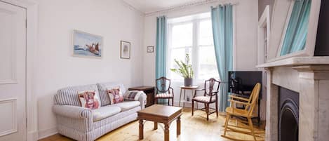 This gorgeous and inviting living room is the perfect place to let the stress melt away while being accompanied by your favourite TV series.