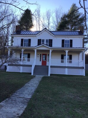Front view of the home.