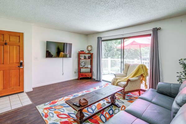 Santa Maria Vacation Rental | 2BR | 1.5BA | 882 Sq Ft | Stairs Required