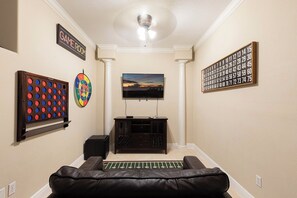 [amenities:game-area:1] Game Area