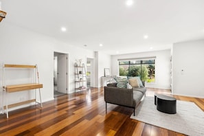 Semi self-contained ground floor living zone
