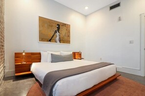 Bedroom 2 (King)