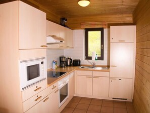 Cabinetry, Comptoir, Propriété, Evier, Bâtiment, Appareil De Cuisine, Cuisinière, Évier, Cuisine, Bois