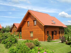 Plant, Sky, Cloud, Building, Window, Flower, House, Land Lot, Cottage, Grass