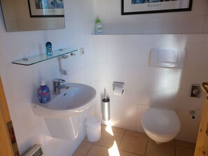 Plumbing Fixture, Property, Tap, Bathtub, Bathroom, Purple, Bathroom Sink, Blue, House, Sink