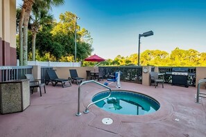 Hot tub/jacuzzi