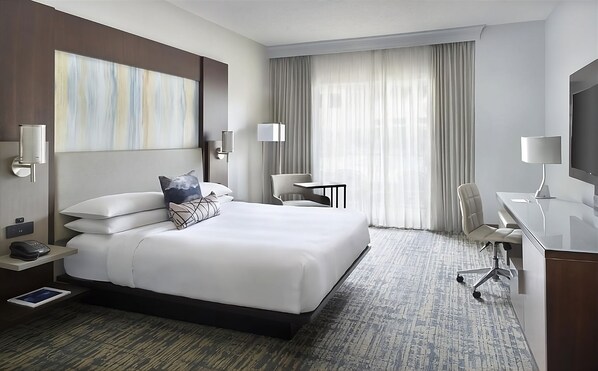 Unit with 1 King size bed. Exact unit will be assigned upon arrival. Views, colors and decor may vary.
