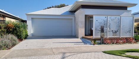 Room for two cars to park on the driveway